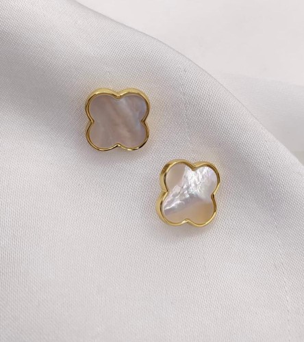 Kolczyki srebrne pozłacane koniczyna z masa perlową