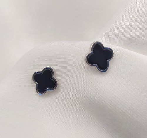 Srebrne kolczyki koniczyna marokańska z czarnym onyksem