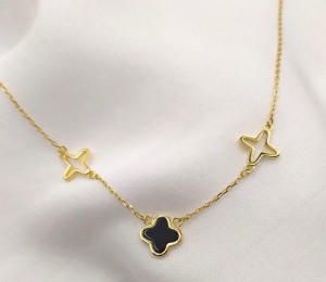 Naszyjnik srebrny pozłacany  koniczyna z onyksem