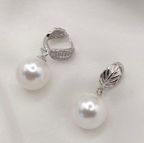 Kolczyki srebrne liście z cyrkoniami i wiszącą perłą