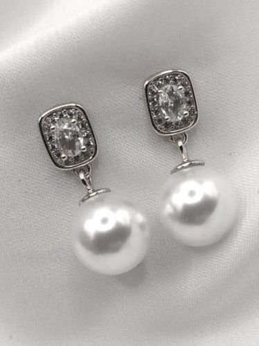 Srebrne kolczyki z wisząca perłą i cyrkoniami 