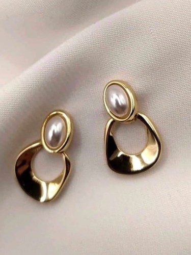 Kolczyki srebrne pozłacane perły owalne z geometrycznym elementem