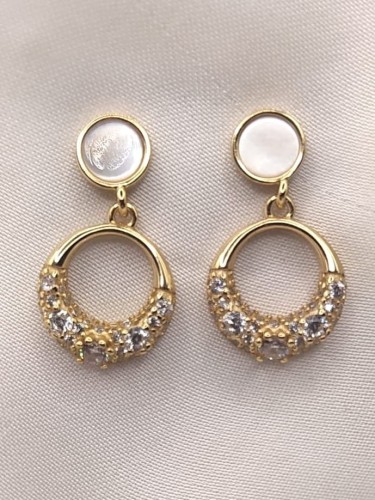 Kolczyki srebrne pozłacane z masą perłową i wiszącym kołem z cyrkoniami