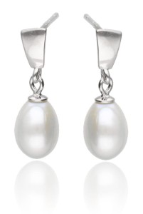 Kolczyki srebrne z wiszącymi owalnymi perłami